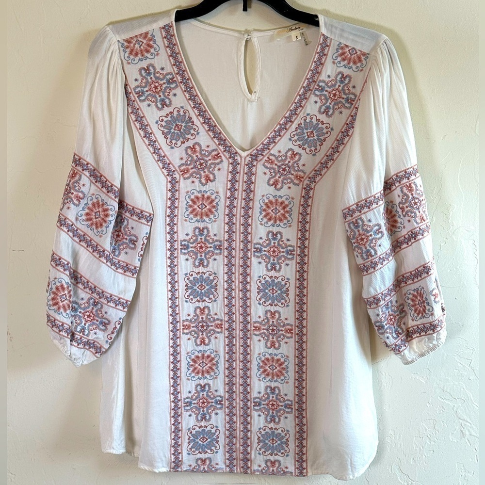Andree Embroidered White and Blue Colorful Boho V-Neck Peasant Blouse Sz S